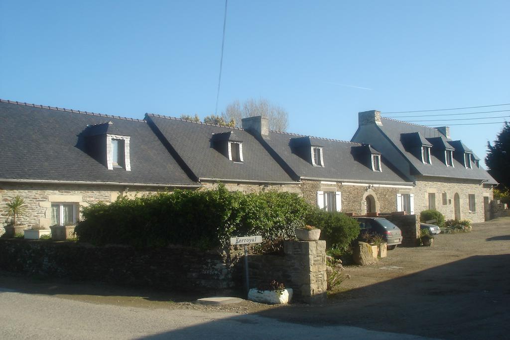 Les Gites De Kerroyal Garlan Bilik gambar