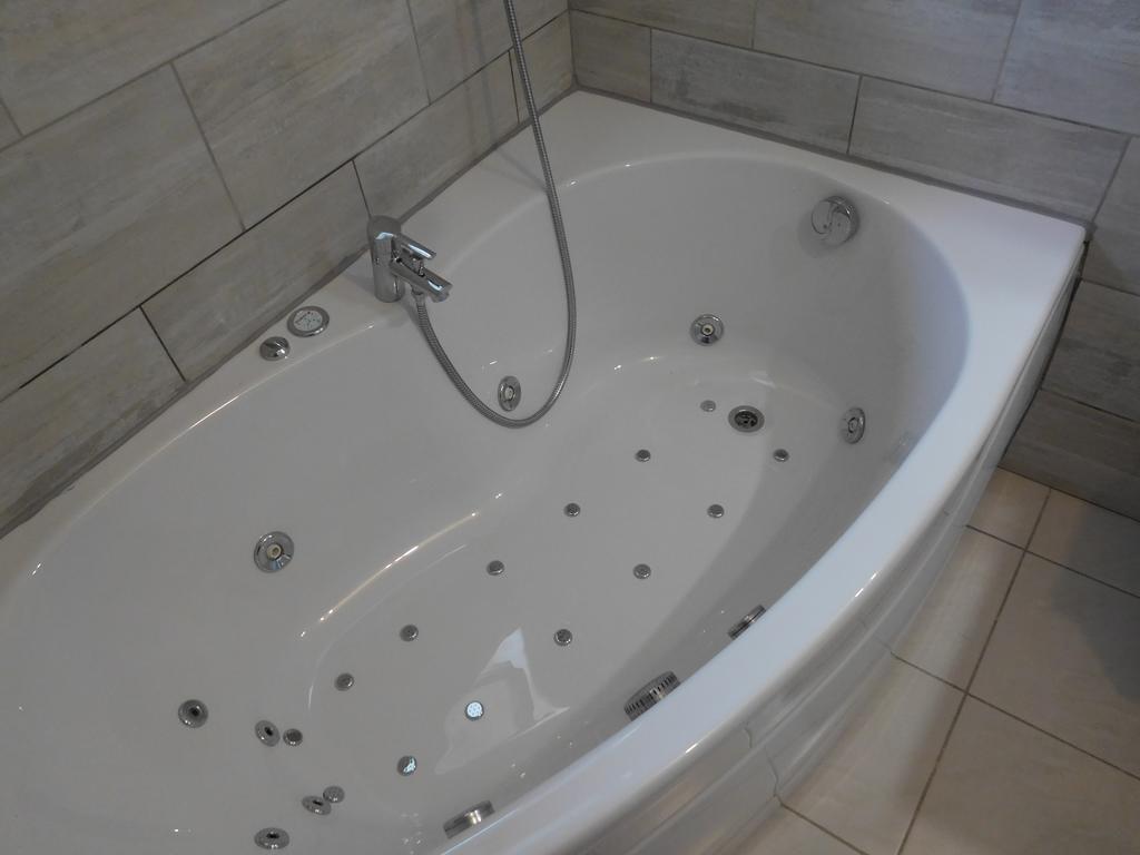 Les Gites De Kerroyal Garlan Luaran gambar