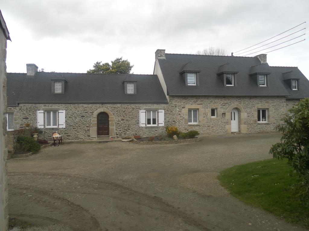 Les Gites De Kerroyal Garlan Luaran gambar