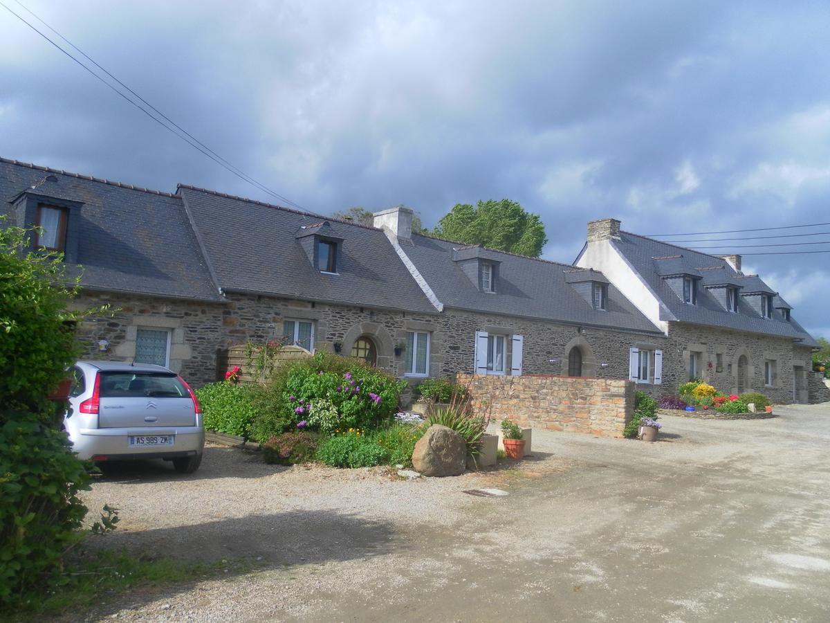 Les Gites De Kerroyal Garlan Luaran gambar